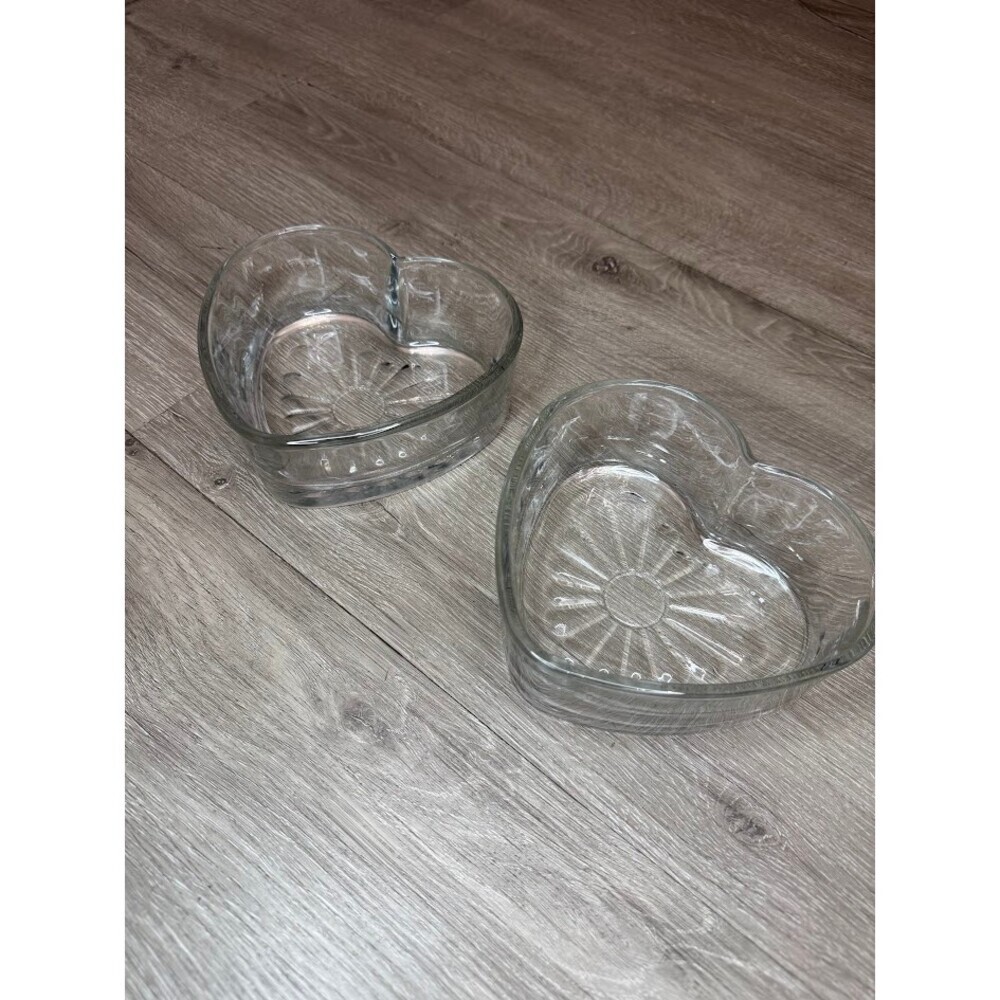 Vintage Heart Shaped Glass Trinket Dishes Set of 2 - Picture 2 of 5